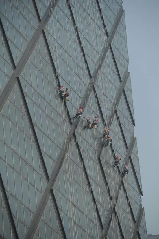 央視大褲衩花50萬清洗后遇沙塵暴 網友:白洗了 央視大褲衩花50萬清洗后遇沙塵暴 網友:白洗了