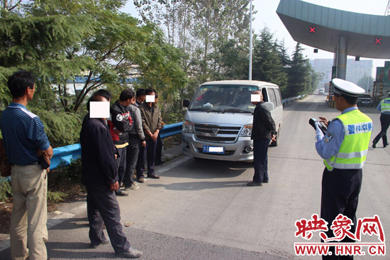 駕駛員龔某被處以駕駛證記13分、罰款650元的嚴(yán)厲處罰。 駕駛員龔某被處以駕駛證記13分、罰款650元的嚴(yán)厲處罰。