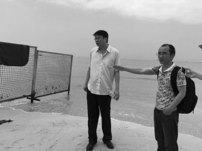 遇難者家屬稱,事發(fā)時并沒有這些鋼絲網(wǎng),也沒看到警示標(biāo)志。 遇難者家屬稱,事發(fā)時并沒有這些鋼絲網(wǎng),也沒看到警示標(biāo)志。