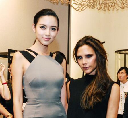 你說(shuō)那是因?yàn)樨惿┨冢磕俏覀儞Q個(gè)人看看? 你說(shuō)那是因?yàn)樨惿┨冢磕俏覀儞Q個(gè)人看看?