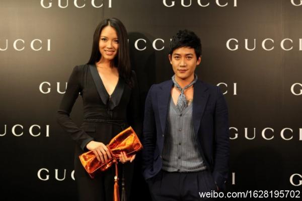 最右竟然是何韻詩(shī),信號(hào)滿格…… 最右竟然是何韻詩(shī),信號(hào)滿格……