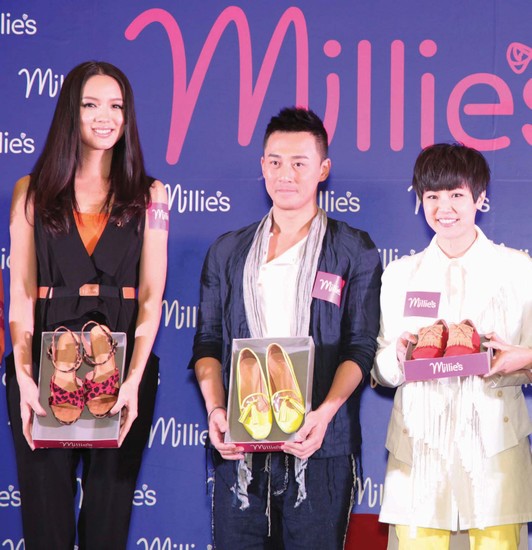 不過(guò),跟世姐合影,也只是美不美,美多少的問(wèn)題。 不過(guò),跟世姐合影,也只是美不美,美多少的問(wèn)題。