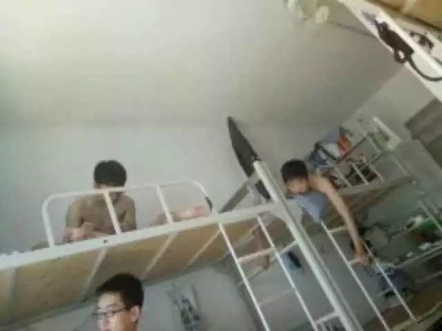 這個(gè)學(xué)校的男生宿舍火了！女同學(xué)都喊著要嫁