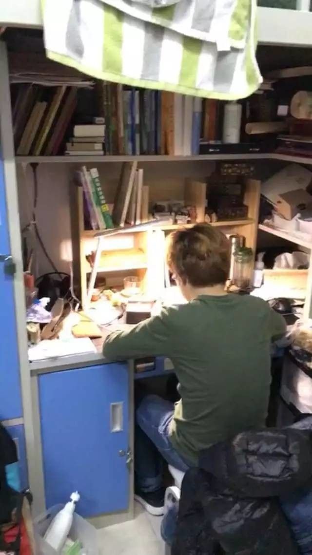 這個(gè)學(xué)校的男生宿舍火了！女同學(xué)都喊著要嫁