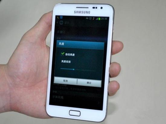 如何減少手機對眼睛的傷害 如何減少手機對眼睛的傷害