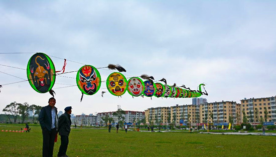 吉林舉辦風箏文化藝術節 五百風箏大比拼(圖)