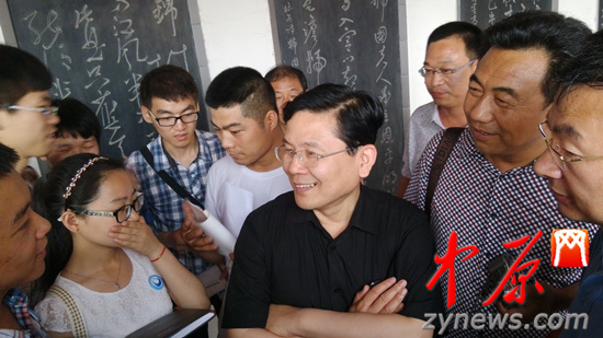 余光中、汪國(guó)真做客杜甫故里 共話詩(shī)圣家國(guó)情懷