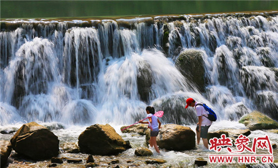 青天河景區(qū)入選中學(xué)八年級(jí)美術(shù)教材 青天河景區(qū)入選中學(xué)八年級(jí)美術(shù)教材