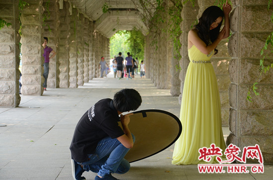 “愛(ài)在濟(jì)源市 情定小浪底”婚紗攝影季開(kāi)幕 “愛(ài)在濟(jì)源市 情定小浪底”婚紗攝影季開(kāi)幕