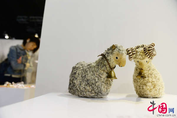 國內首個失戀展亮相上海 女孩因失戀剪掉頭發