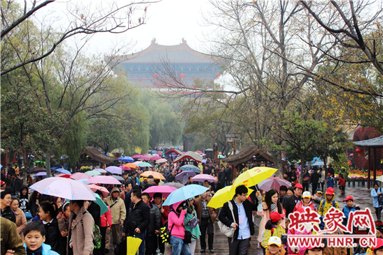 天好、花美 中國開封第32屆菊花文化節(jié)延長一周 天好、花美 中國開封第32屆菊花文化節(jié)延長一周