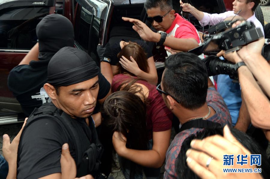 在馬來西亞拍裸照的西方游客認罪 在馬來西亞拍裸照的西方游客認罪