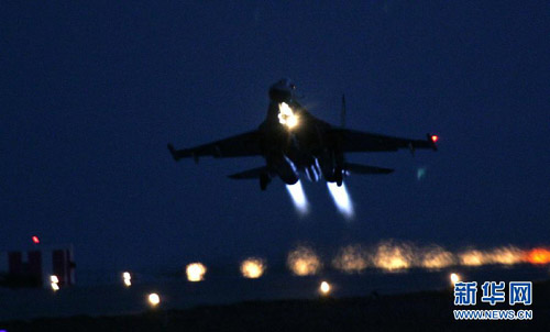 中國(guó)空軍在西北戈壁展開(kāi)多機(jī)種聯(lián)合夜間對(duì)抗
