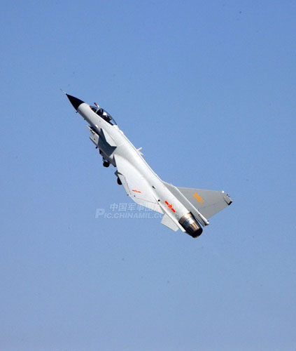 美媒稱殲-10并非太好的戰機