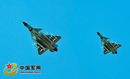 戰(zhàn)機(jī)升空開展對抗訓(xùn)練。肖燕錦攝