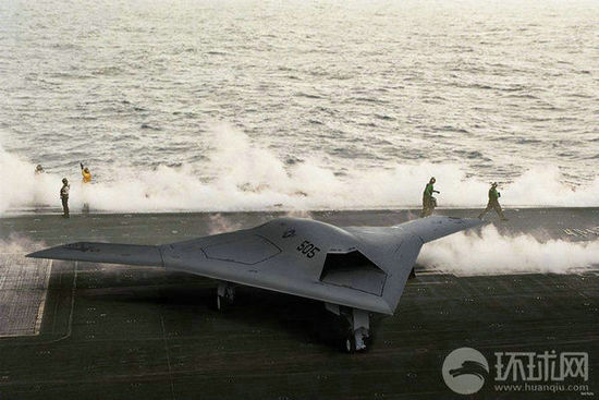 資料圖：X-47B無人機在林肯號航母上進行系統連接測試。
