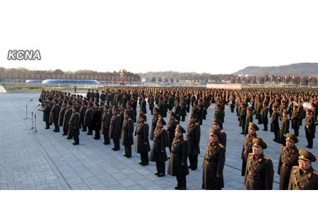 朝鮮三軍向金日成金正日致敬 朝鮮三軍向金日成金正日致敬