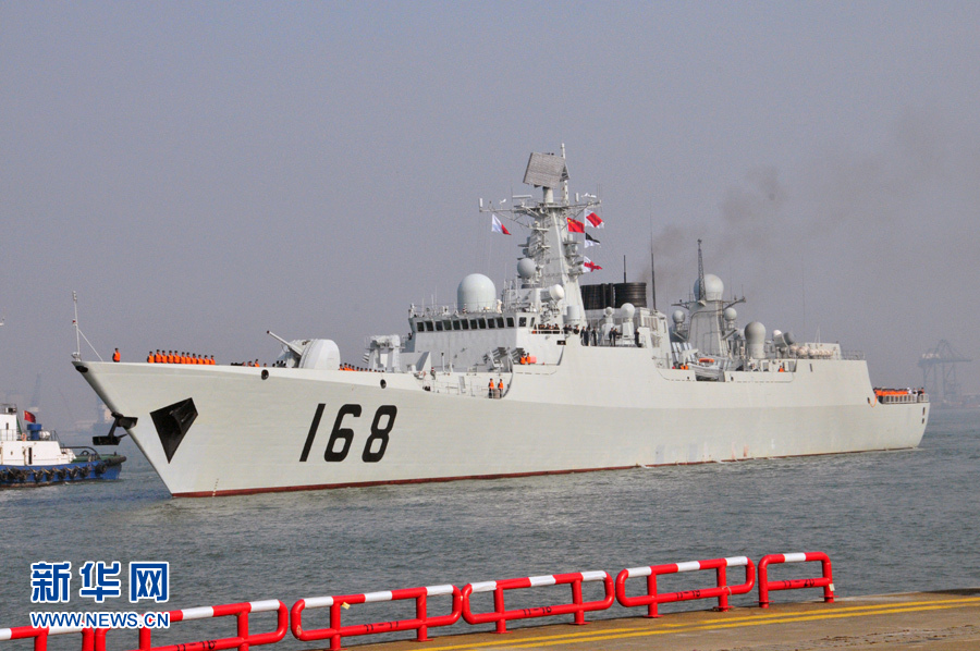 　25日15時(shí)，海軍南海艦隊(duì)“廣州”號(hào)驅(qū)逐艦駛?cè)霃V州南沙汽車碼頭