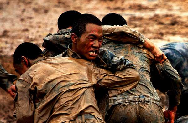 資料圖：濟南軍區某部特種兵魔鬼訓練。