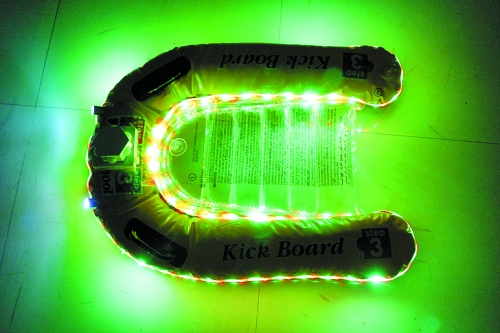 裝著探頭和兩個探照燈的救生圈能自己找到落水的人 裝著探頭和兩個探照燈的救生圈能自己找到落水的人