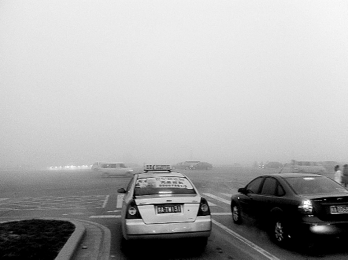 昨日河南30余市大霧預警 鄭州經開區再飄雪 昨日河南30余市大霧預警 鄭州經開區再飄雪