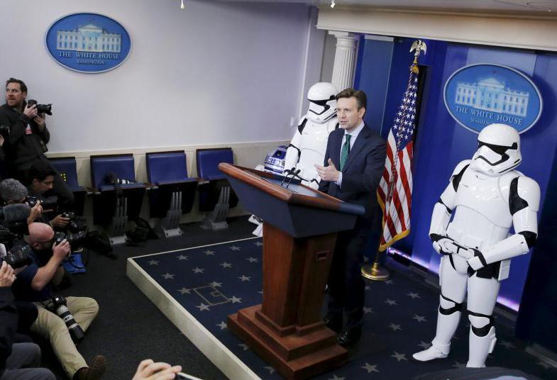 《星球大戰》角色亮相白宮發布會
