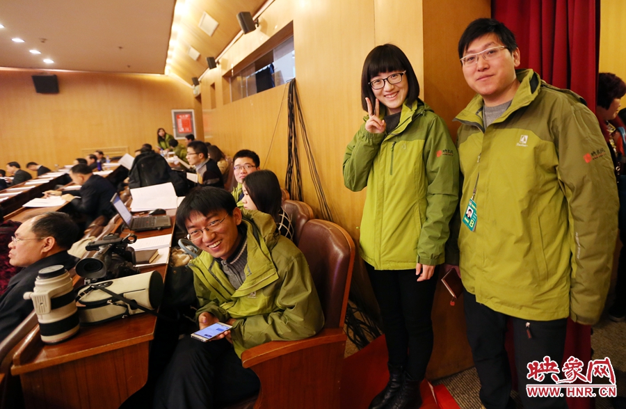 與同事一起的樂天。 與同事一起的樂天。