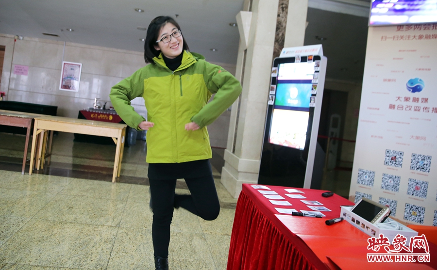 工作間隙,樂天跳起了“南式芭蕾”。 工作間隙,樂天跳起了“南式芭蕾”。