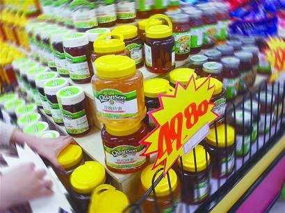 全響牌蜂蜜正在某商城進行促銷活動 全響牌蜂蜜正在某商城進行促銷活動