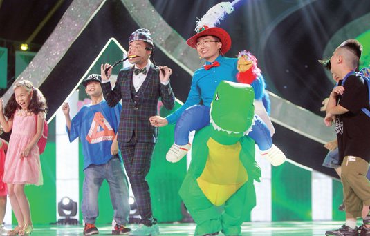 “腹語怪杰”的表演帶動現場歡樂氣氛 “腹語怪杰”的表演帶動現場歡樂氣氛