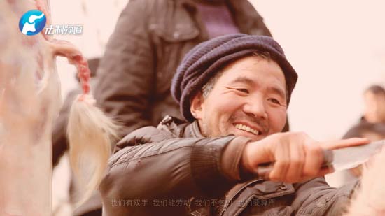 貧困村民收獲喜悅河南電視臺法制頻道視頻截圖 貧困村民收獲喜悅河南電視臺法制頻道視頻截圖