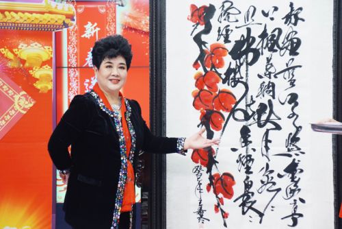 公司特聘請國家一級著名豫劇演員王希玲作為春節期間“歡騰購物”形象大使