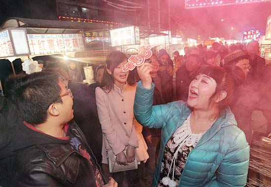 香香活潑的主持風格很受觀眾的歡迎 香香活潑的主持風格很受觀眾的歡迎