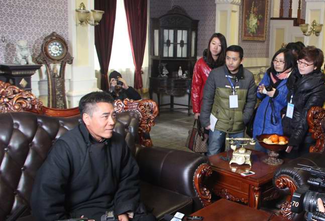 電視劇《大河兒女》主演陳寶國接受記者采訪 電視劇《大河兒女》主演陳寶國接受記者采訪