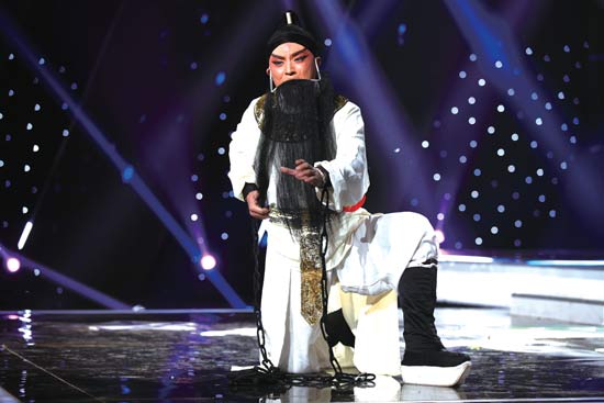 王震在《梨園春》“名師高徒”現場 王震在《梨園春》“名師高徒”現場