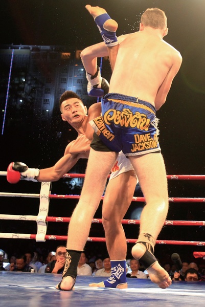 河南電視臺《武林風》欄目走進新疆,把比賽現場搬到了新疆建設兵團農十三師紅星廣場 河南電視臺《武林風》欄目走進新疆,把比賽現場搬到了新疆建設兵團農十三師紅星廣場