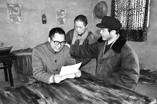 《焦裕祿》拍攝現場,演員穿著冬裝拍戲 《焦裕祿》拍攝現場,演員穿著冬裝拍戲