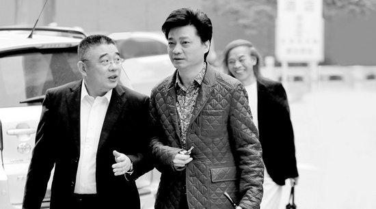 錢文忠(左)、小崔、蔡志忠(后)三位大咖步入錄制現(xiàn)場 錢文忠(左)、小崔、蔡志忠(后)三位大咖步入錄制現(xiàn)場