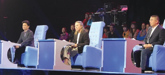 節(jié)目中,崔永元、蔡志忠、錢文忠 由左至右 三為成語先生妙語不斷 節(jié)目中,崔永元、蔡志忠、錢文忠 由左至右 三為成語先生妙語不斷