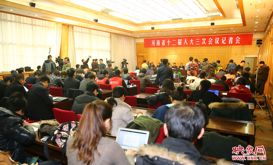 河南省十二屆人大三次會(huì)議記者會(huì)現(xiàn)場(chǎng)